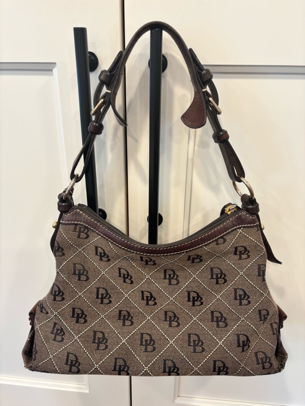 Dooney & Bourke Signature East West Slouch Hobo Shoulder Bag Y2K - Picture 4 of 13